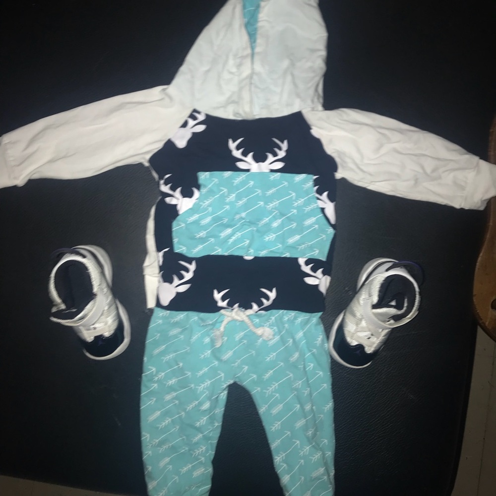 Baby boy sweatsuit outfit - Picture 3 of 4